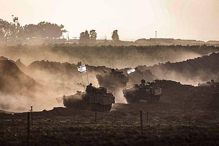 Die israelische Armee hat nach der Feuerpause die Kämpfe im Gazastreifen gegen die islamistische Hamas wieder aufgenommen.