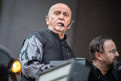 Peter Gabriel singt auf der Berliner Waldbühne.