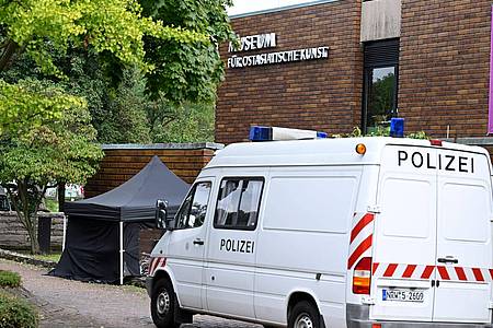 Die Spurensicherung der Polizei untersucht den Einbruch ins Museum für Ostasiatische Kunst in Köln.