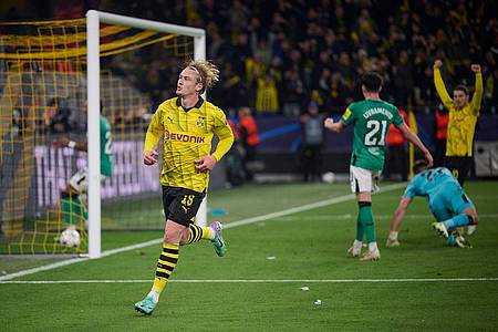 Dortmunds Julian Brandt jubelt über sein Tor.