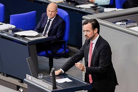 «Im Vorfeld der Ministerpräsidentenkonferenz hagelt es gerade Vorschläge von ganz unterschiedlicher Treffsicherheit», sagt SPD-Fraktionsvize Dirk Wiese vor den Beratungen über die Finanzierung der Migrationskosten.