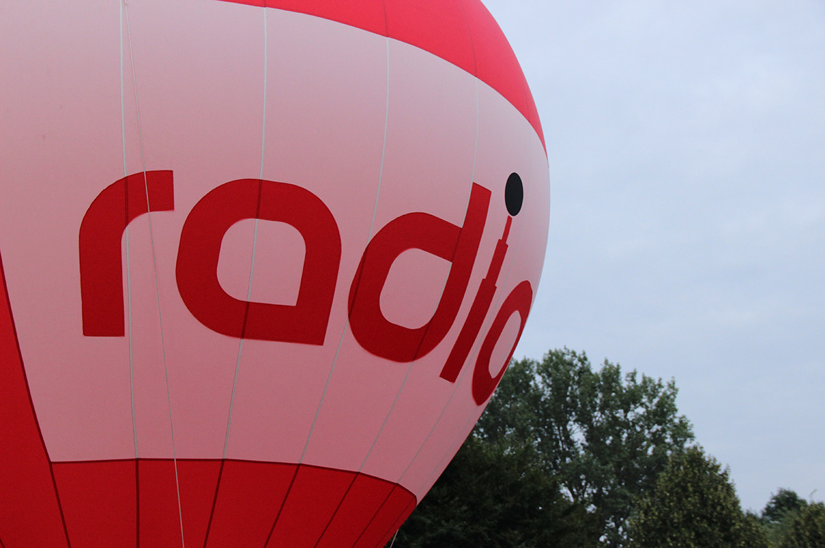 Heißluftballon mit Radio-Branding